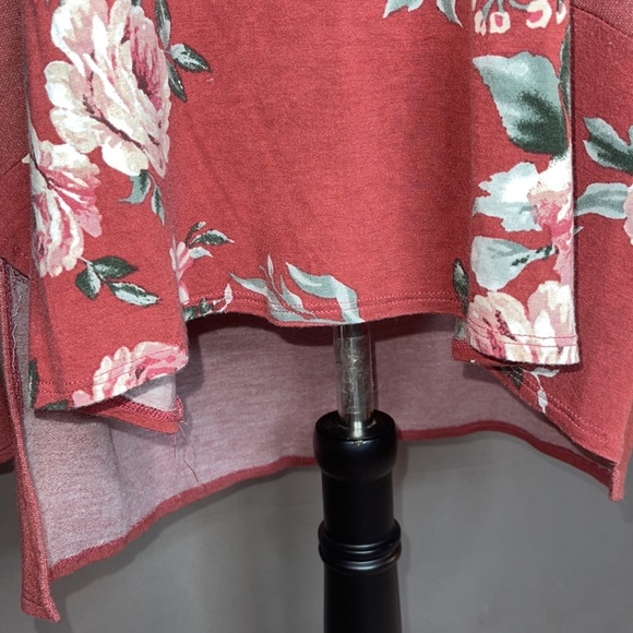 1X V-neck oversized rust colored colorblock top with floral and stripes - Picture 8 of 10